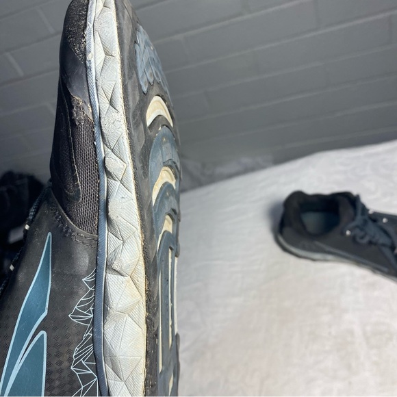 Altra Women’s Superior 4.5 Size 8 Black and Blue Pre Owned See Photos Shoes - Picture 12 of 16